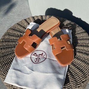 H Sandals